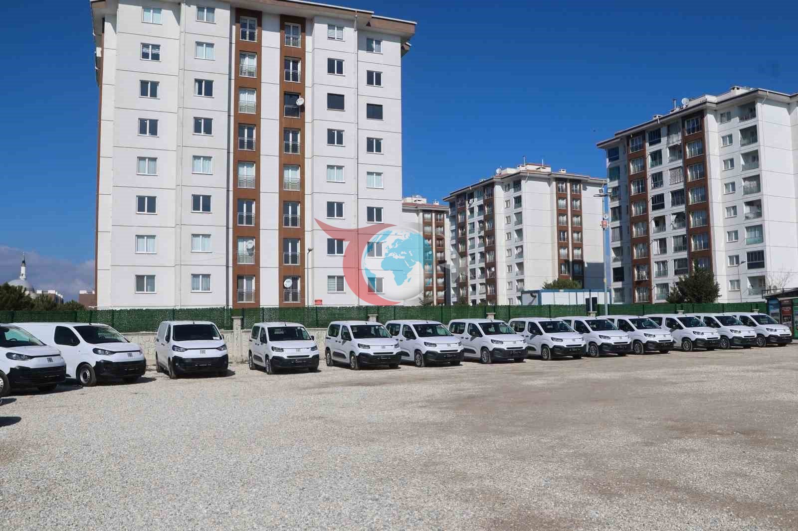 Uşak Belediyesi 14 tane yeni hizmet aracını bünyesine katarak araç filosunu genişletti