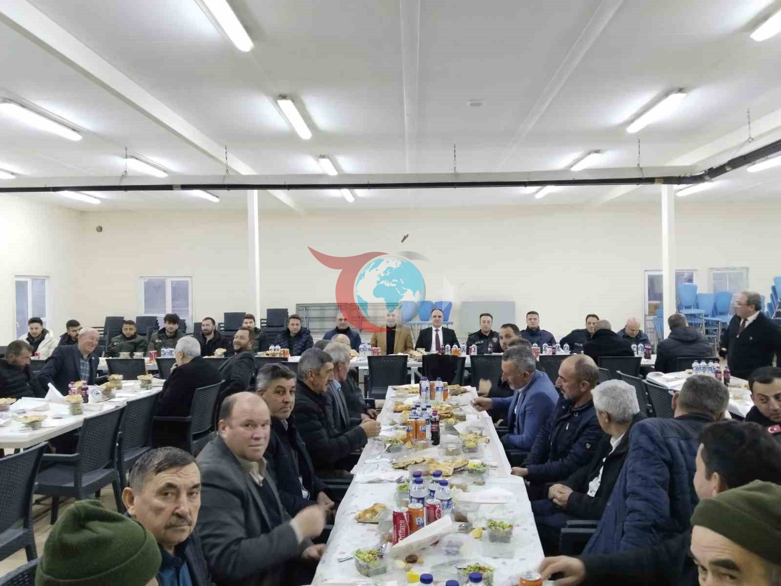 Aslanapa Kaymakamı İsmail Tosun, muhtarlarla iftarda bir araya geldi