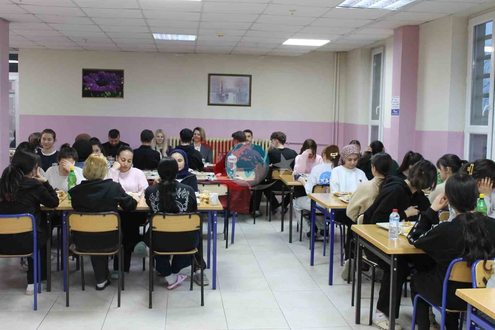 Altıntaş Kaymakamı Ayşegül Yıldırım öğrencilerle iftarda buluştu