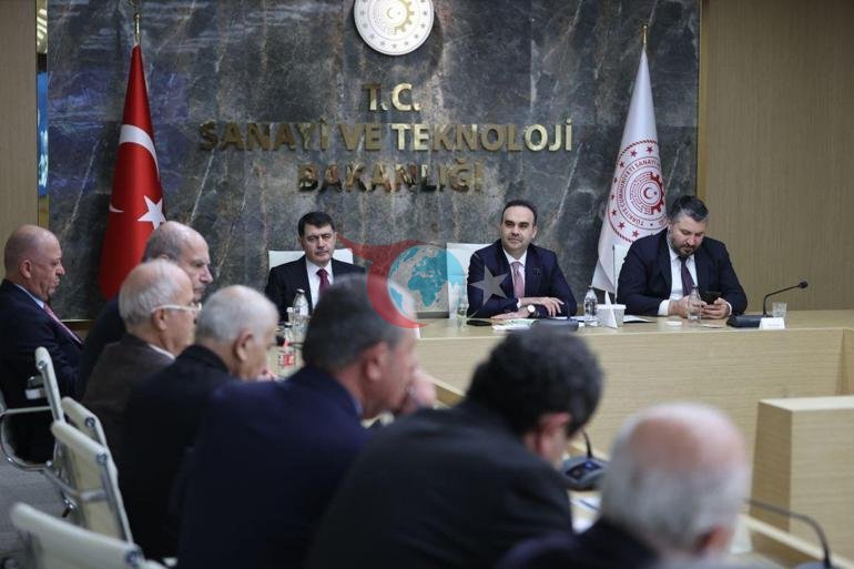 Bakan Kacır, iftarda OSB başkanlarıyla bir araya geldi