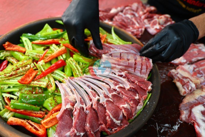 Hazırlanışı 5 dakika pişmesi 5 saat: Tescilli lezzet Ramazan ayında yoğun ilgi görüyor