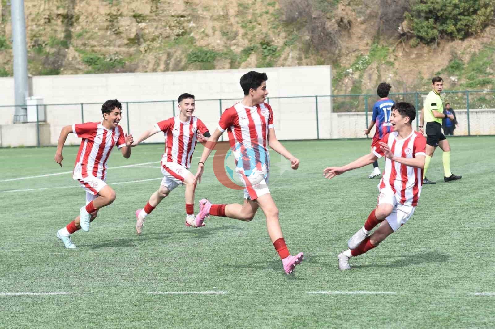 Yunusemre&rsquo;nin U16&rsquo;ları Türkiye Şampiyonası&rsquo;na katılmaya hak kazandı