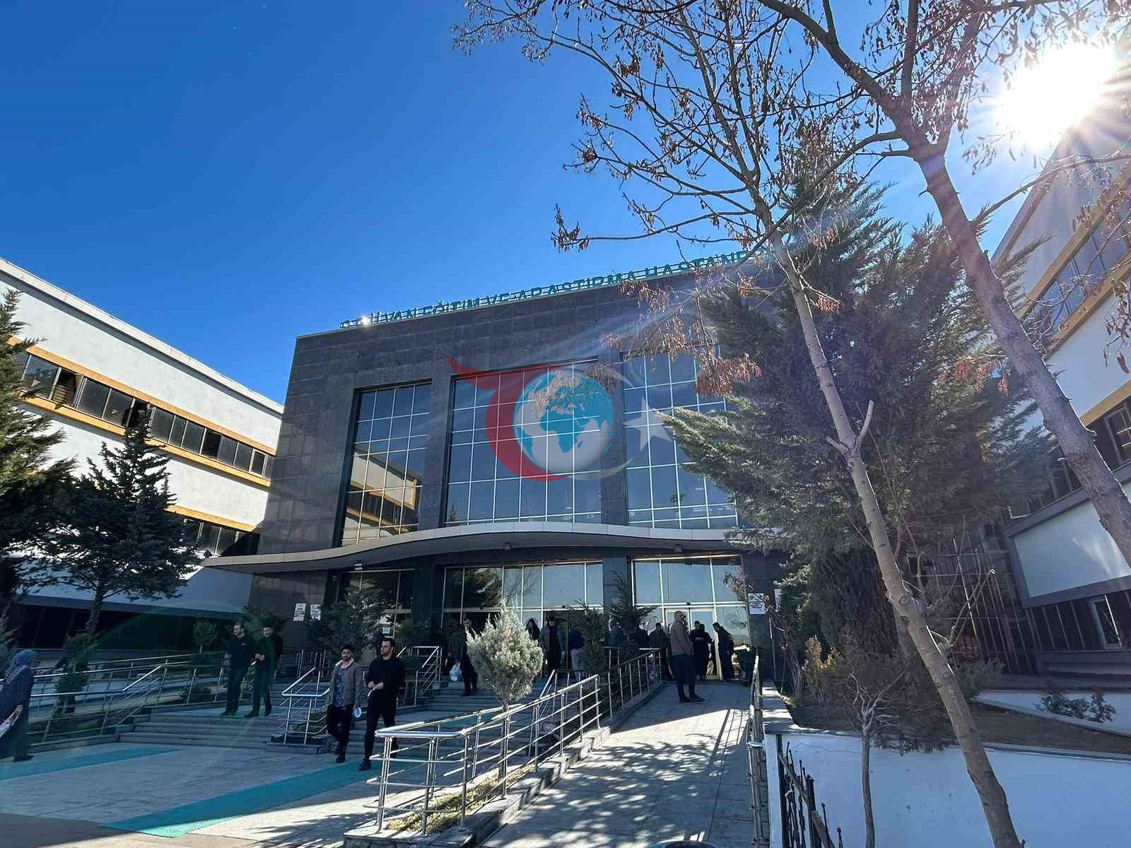 Van&rsquo;da ilk kez korneanın sadece hasarlı tabakası değiştirildi