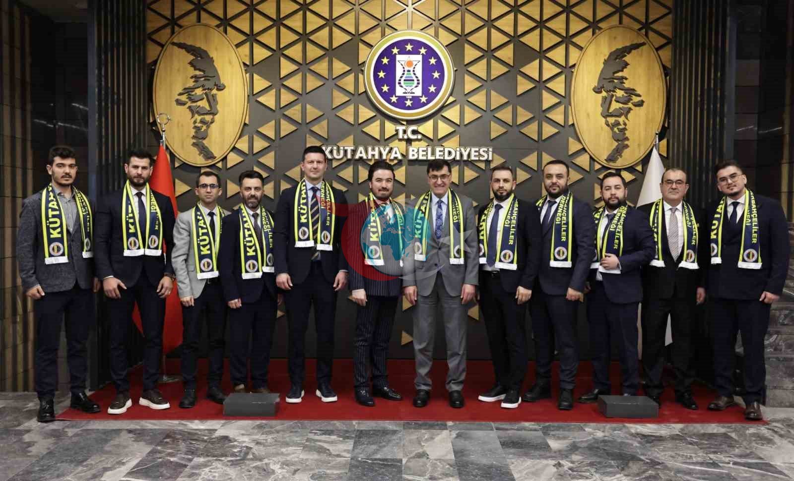 Vali Musa Iลฤฑn ve Baลkan Eyรผp Kahveci, Kรผtahya Fenerbahรงeliler Derneฤi yรถneticilerini aฤฤฑrladฤฑ