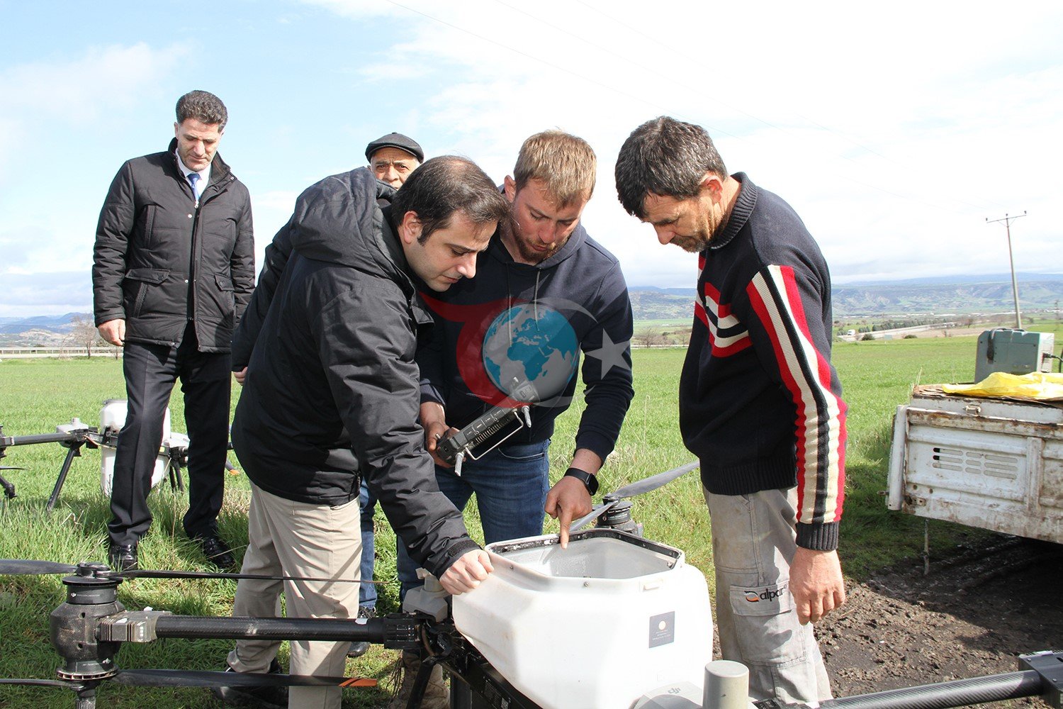 Kaymakam Altuntaş drone ile gübreleme çalışmalarını inceledi