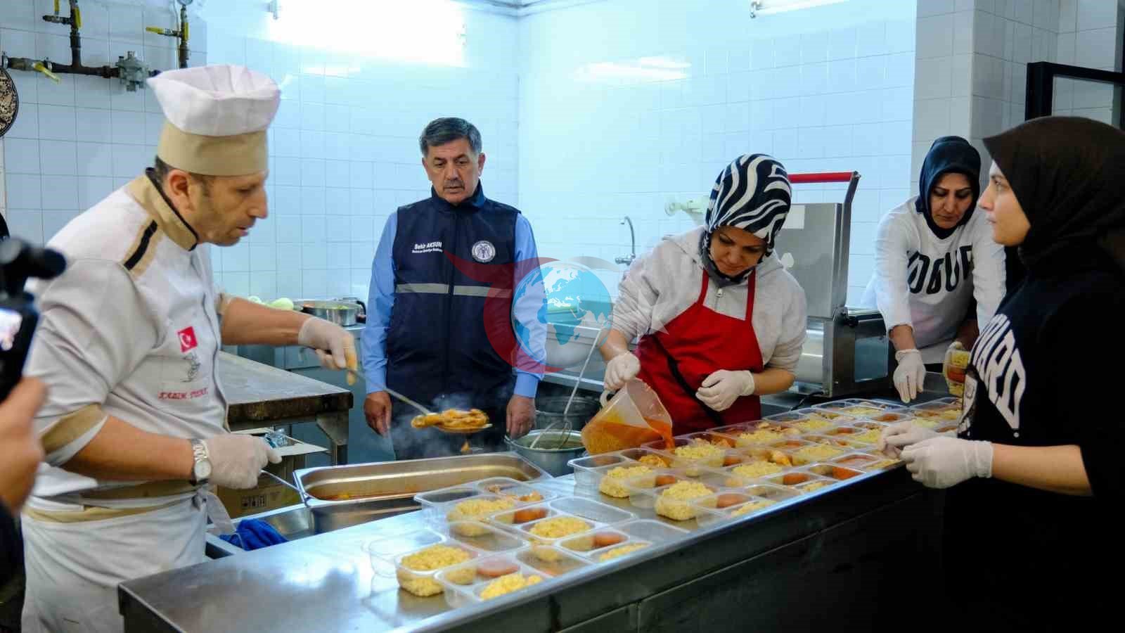 Erzincan’da ihtiyaç sahiplerine her gün 3 çeşit iftar yemeği ulaştırılıyor