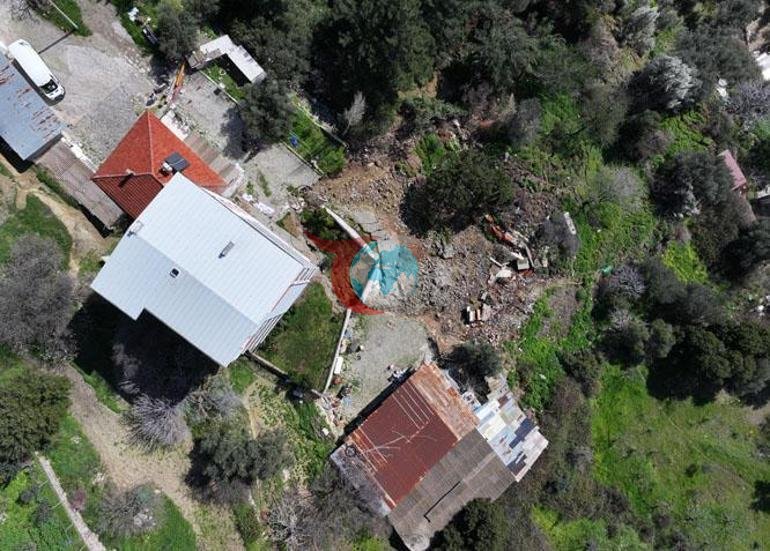 Bornova’da perde beton çöktü, apartman tahliye edildi Vatandaş araçta yaşıyor