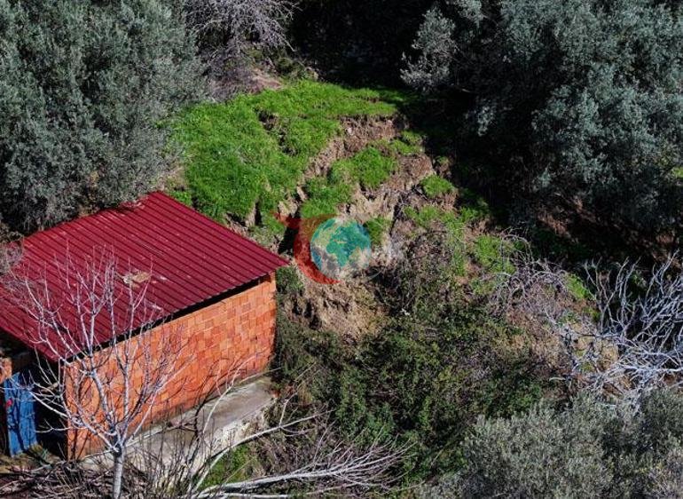 Bornova’da perde beton çöktü, apartman tahliye edildi Vatandaş araçta yaşıyor