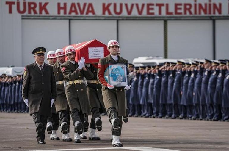 Nil, şehit babasını uğurladı Gözyaşları sel oldu