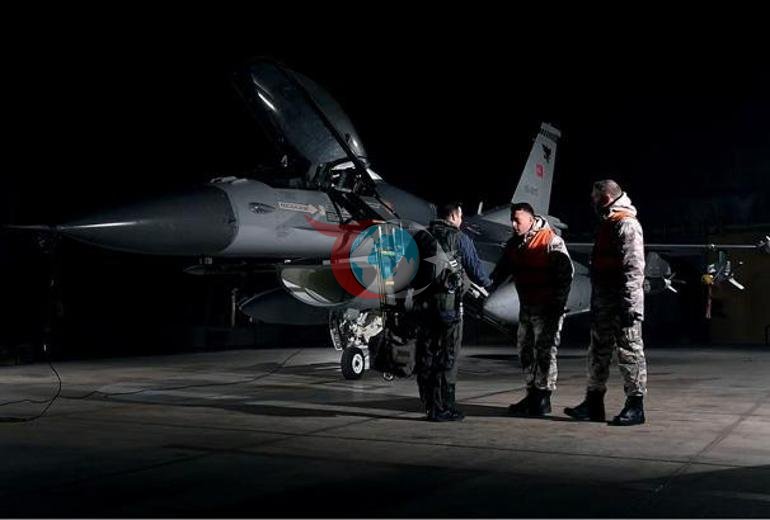 Nil, şehit babasını uğurladı Gözyaşları sel oldu