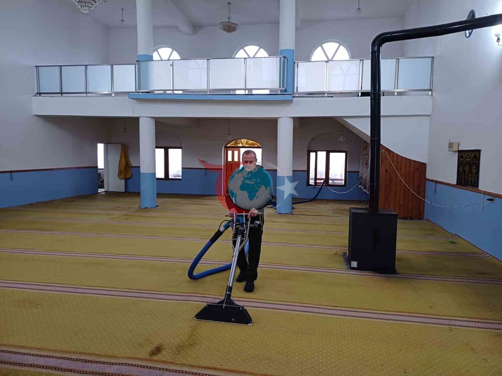 Balkanlarโdaki camilerde Ramazan temizliฤi