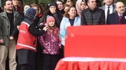 Nil, şehit babasını uğurladı! Gözyaşları sel oldu
