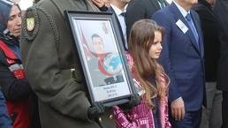 Nil, şehit babasını uğurladı! Gözyaşları sel oldu