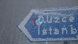 D-100 karayolunun Bolu Dağı geçişinde beklenen kar yağışı başladı