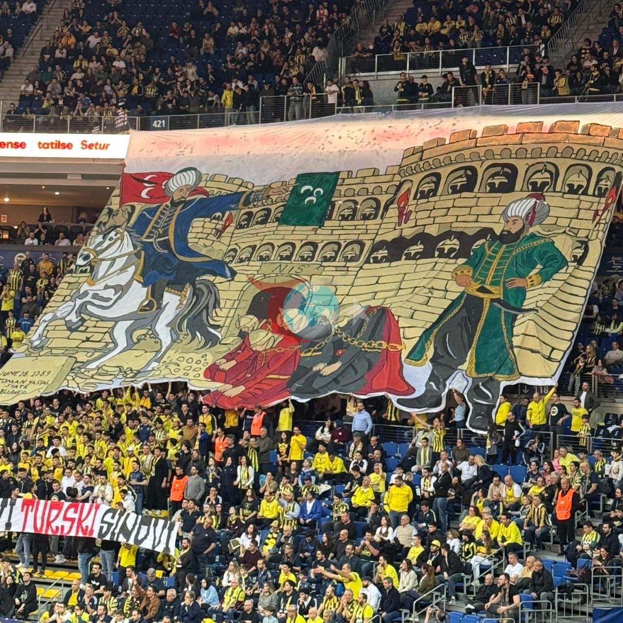 Fenerbahçe tribünlerinden açılan pankart