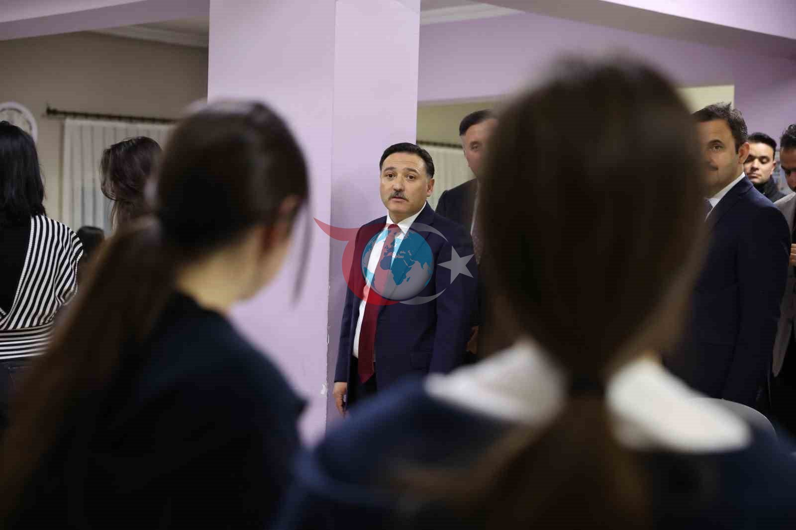 Vali Çiçek, öğrencilerle iftar yaptı