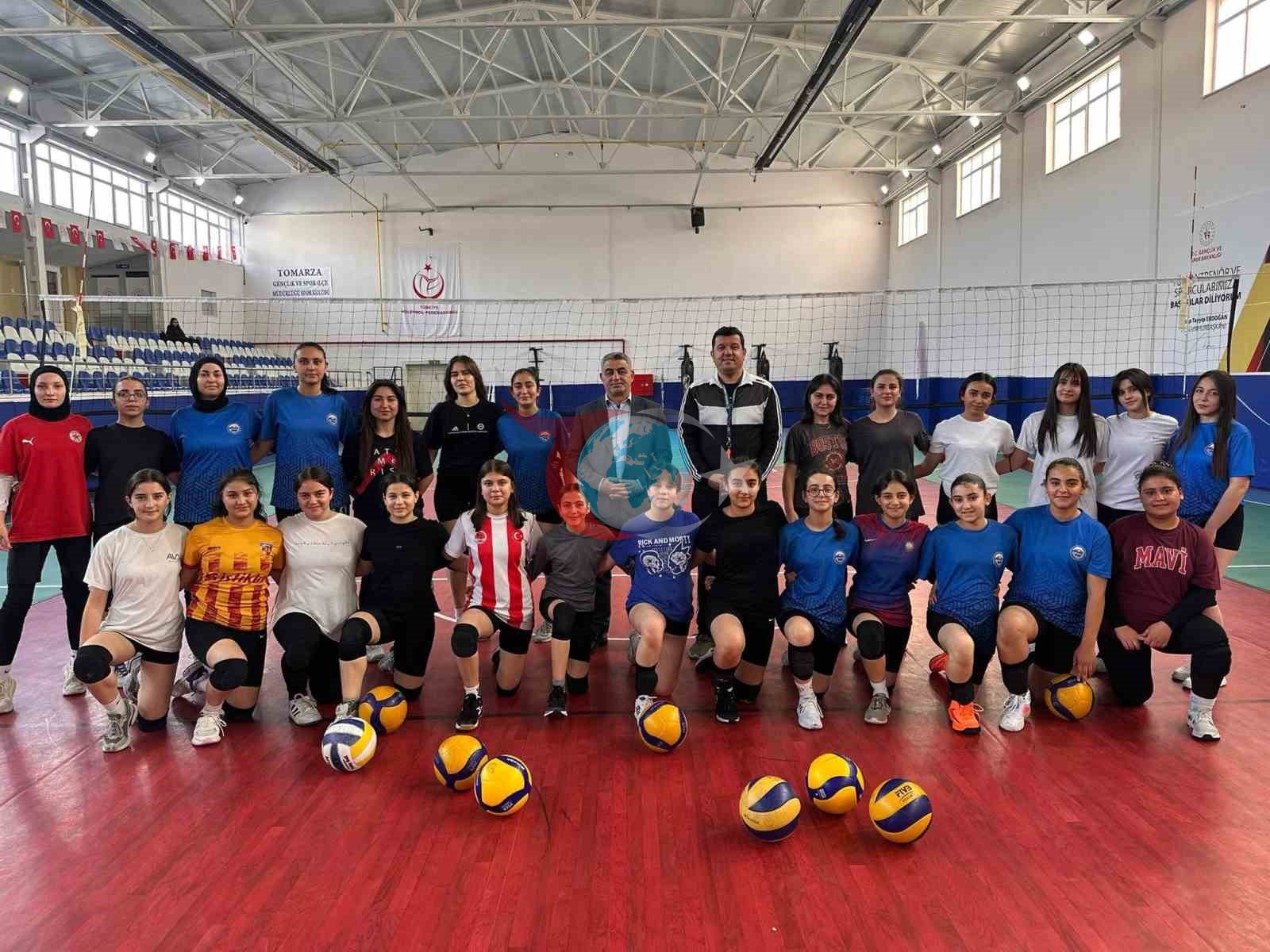Tomarza&rsquo;da voleybol kursları Ramazan&rsquo;da da hız kesmiyor