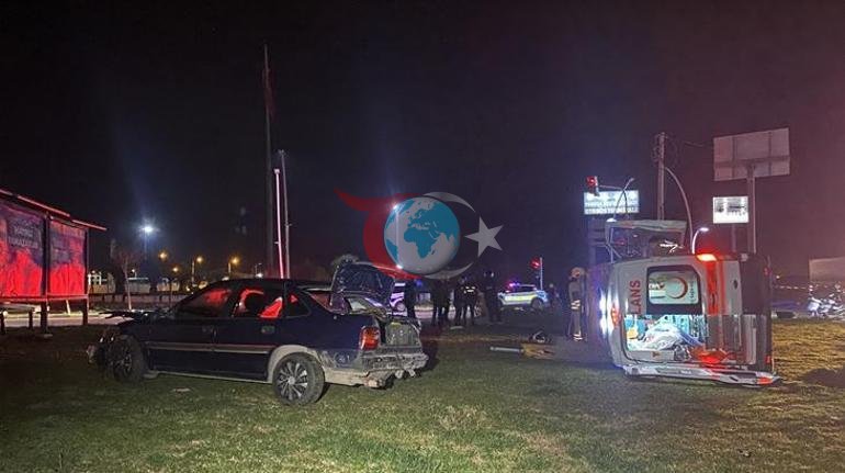 Manisa’da feci kaza Otomobille çarpışan ambulans devrildi: 5 yaralı