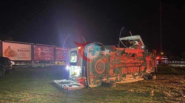 Manisa’da feci kaza Otomobille çarpışan ambulans devrildi: 5 yaralı