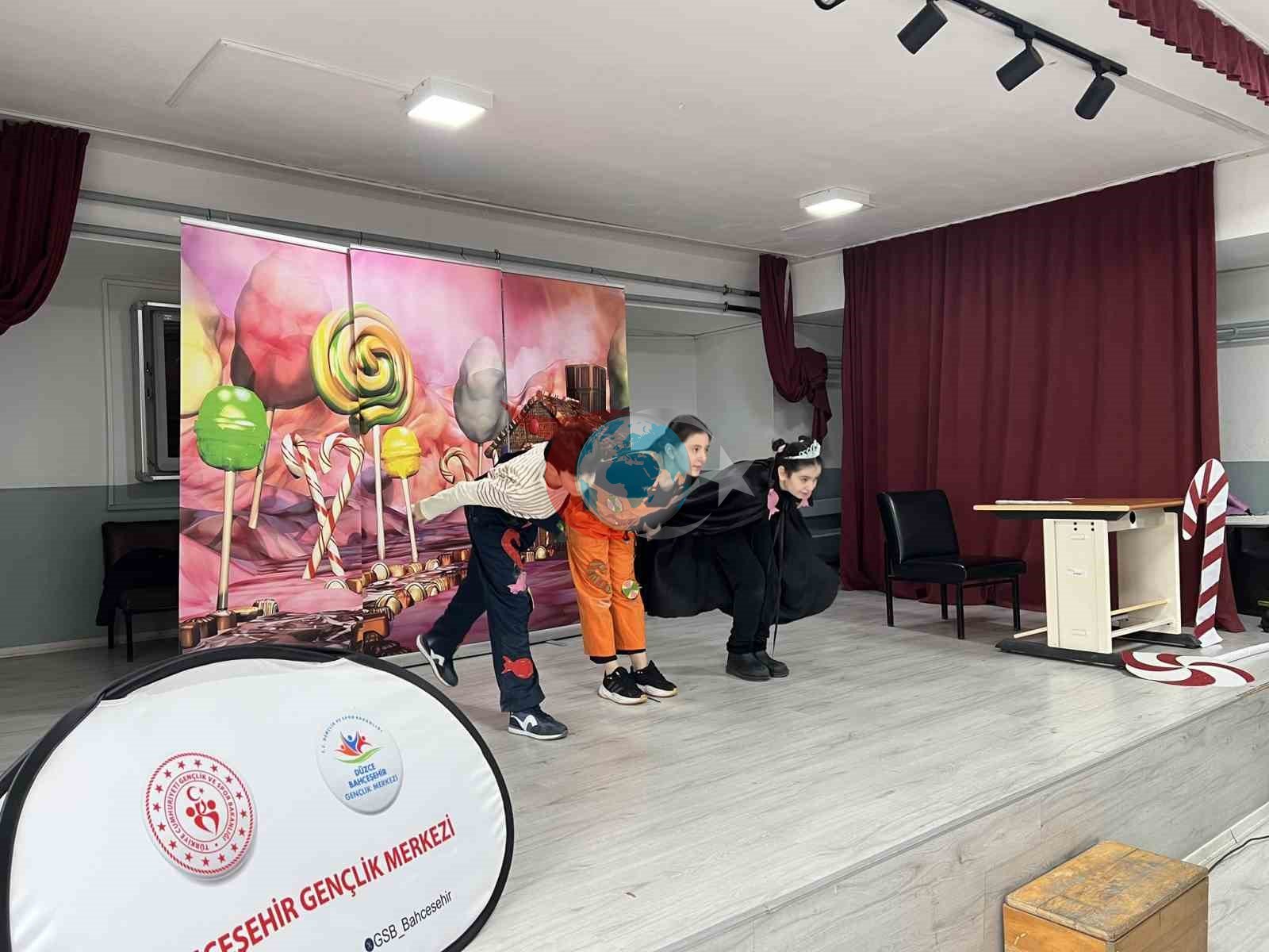 Akçakoca&rsquo;da öğrencilere yönelik tiyatro gösterisi düzenlendi