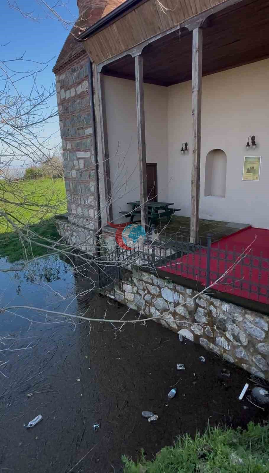 Uluabat Gölü’nün suları 625 yıllık camiyi tehdit ediyor