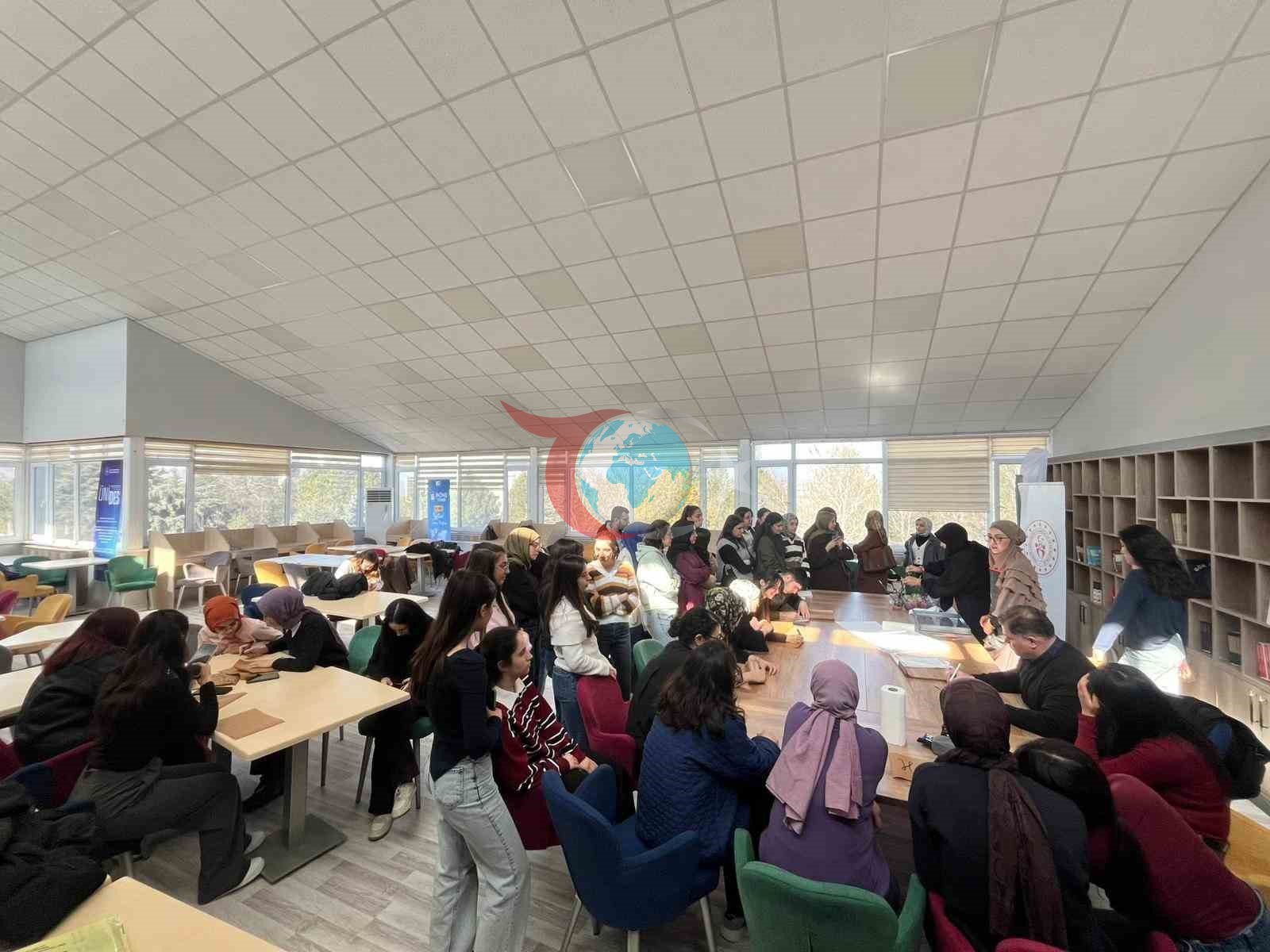 ฤฐnรถnรผ รniversitesinde Ramazanโa รถzel ebru ve kaligrafi atรถlye etkinlikleri