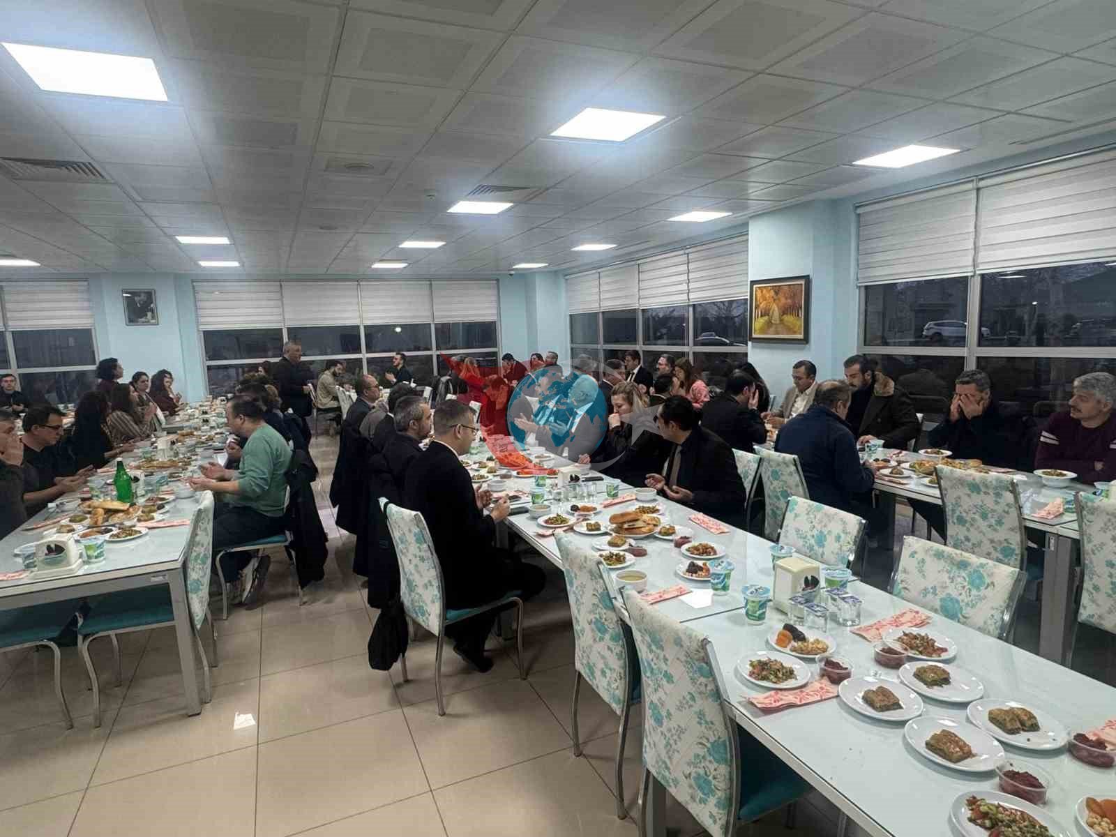Hastane çalışanları iftar sofrasında bir araya geldi