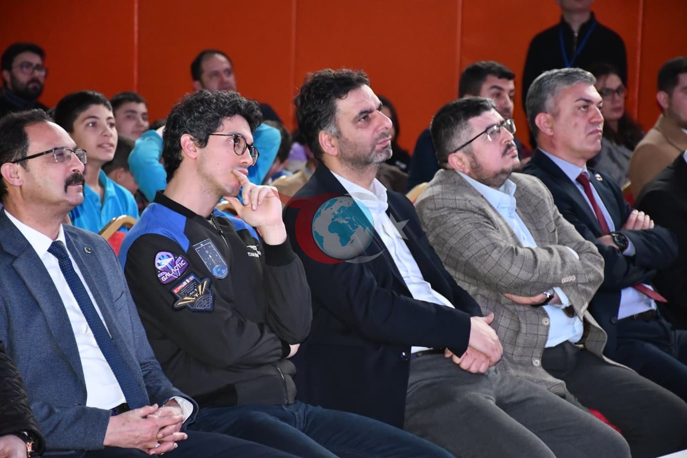 Atasever, Bolvadinli genรงler ile bir araya geldi