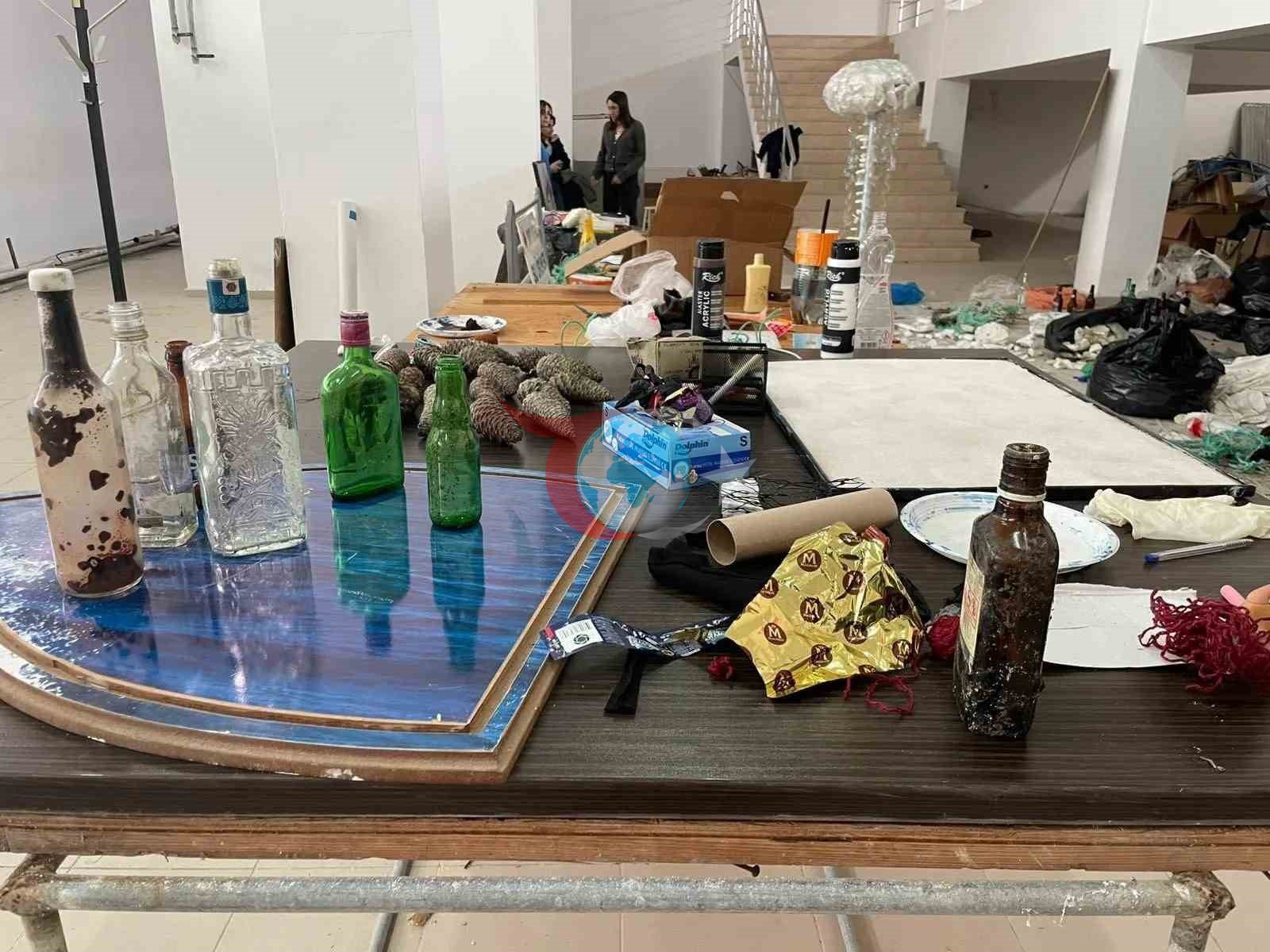 Sinopโta denizin รงรถpรผ atรถlyede sanata dรถnรผลรผyor