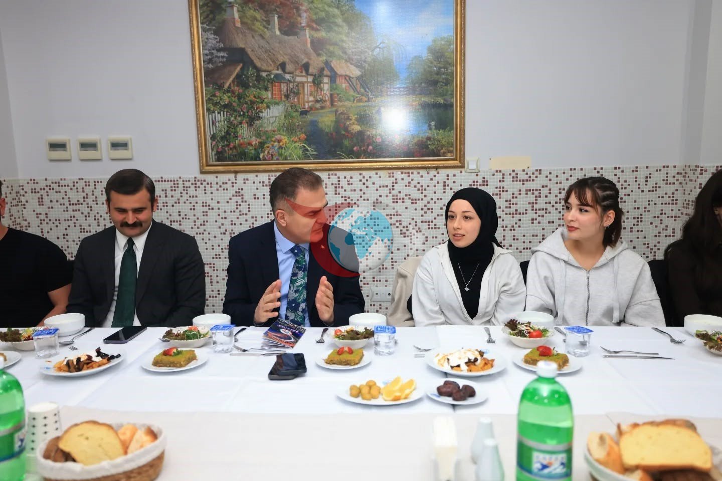 Muğla Valisi Dr. Akbıyık, Köyceğiz&rsquo;de düzenlenen iftarda gençlerle sohbet etti