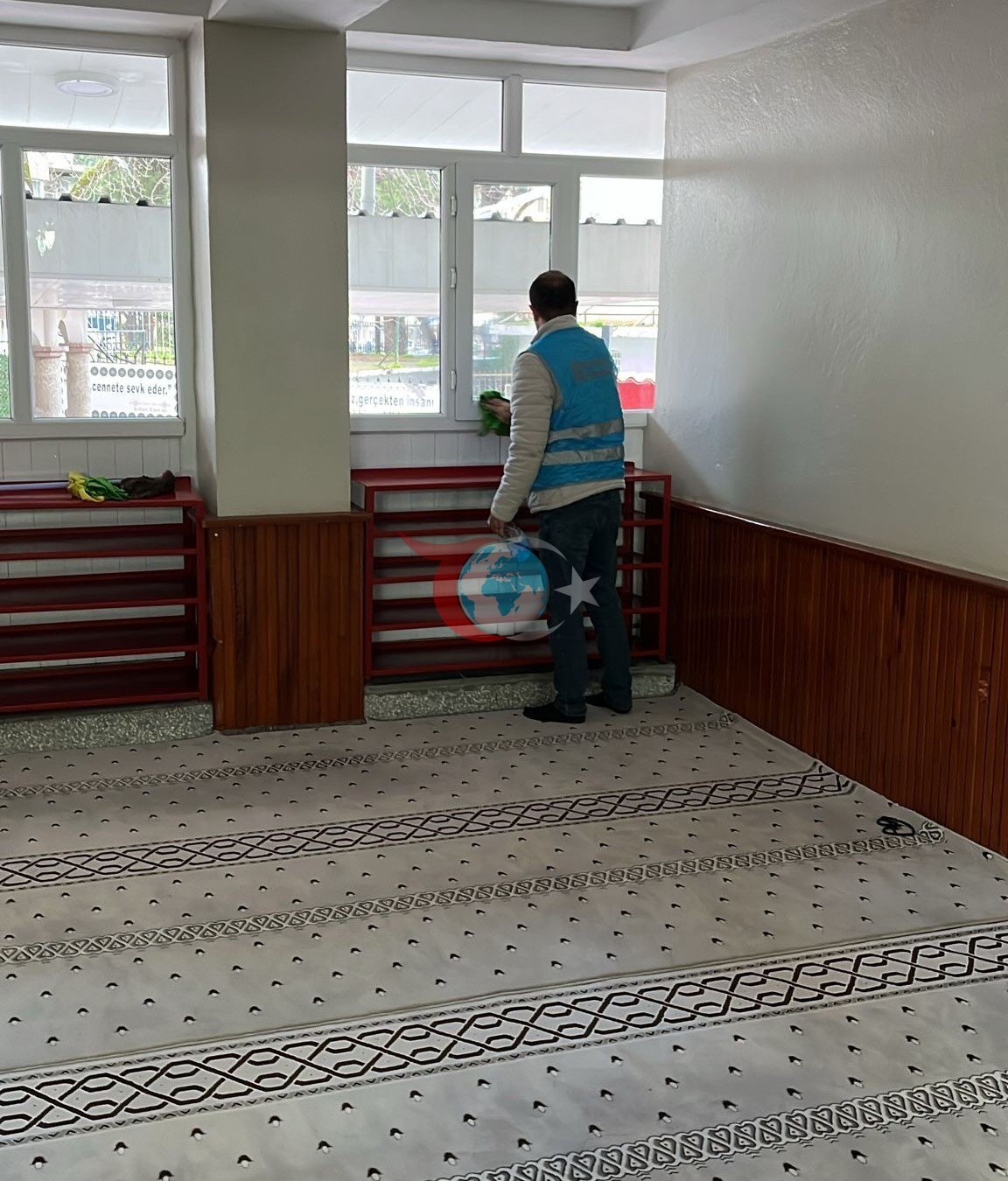 Manisa&rsquo;da denetimli serbestlik yükümlülerinden camilere &rsquo;Ramazan&rsquo; bakımı