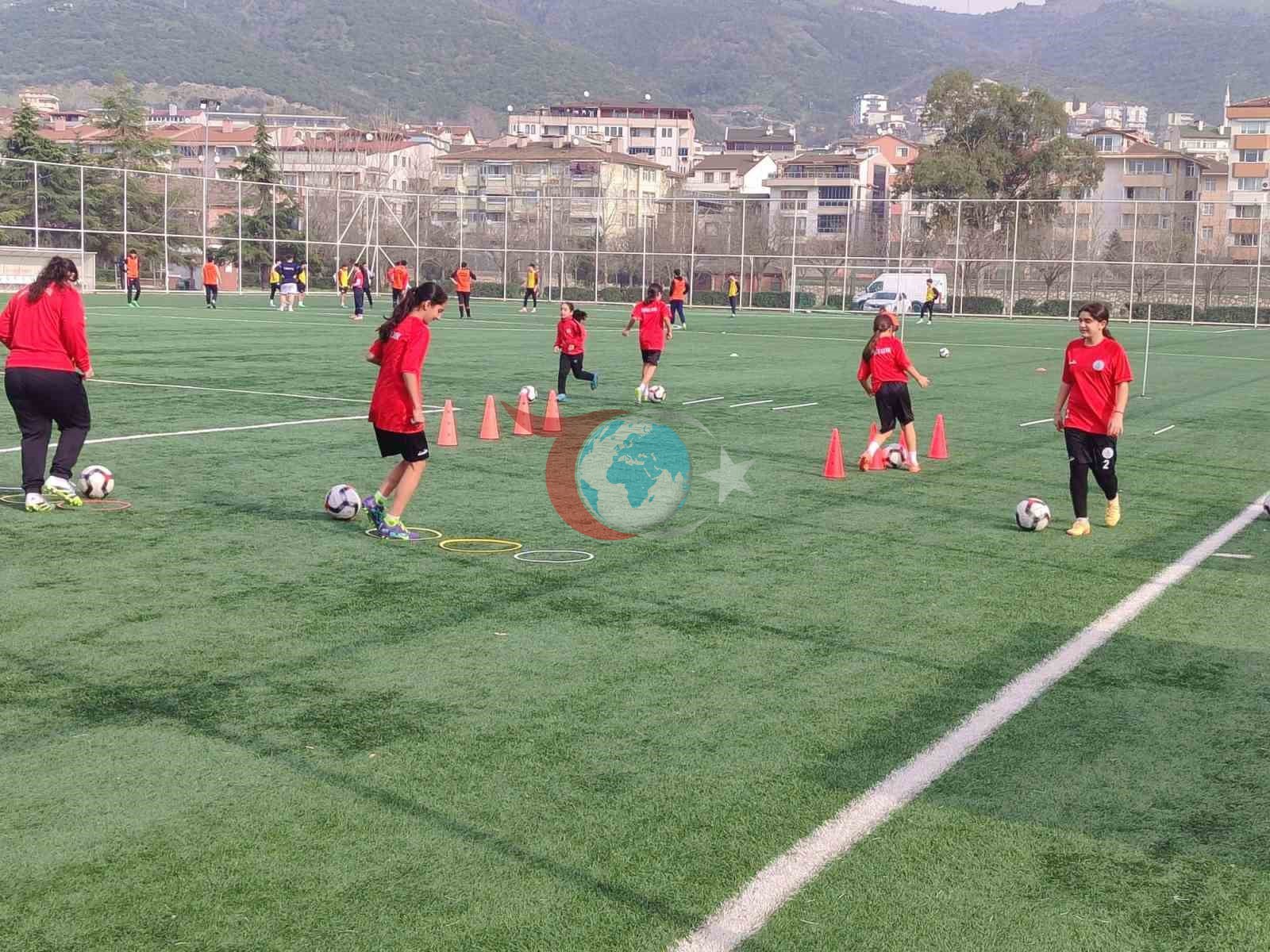 Kรถrfezโin kฤฑzlarฤฑ ลampiyonluk iรงin hazฤฑrlanฤฑyor