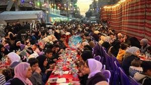 Türk Kızılay Gazze’deki Filistinliler için sokak iftarı düzenledi