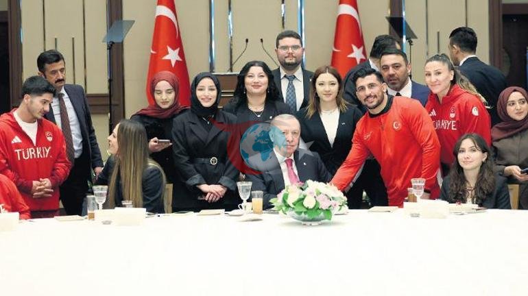 Cumhurbaşkanı Erdoğan, gençlerle iftarda buluştu: Artık kimse size parmak sallayamaz