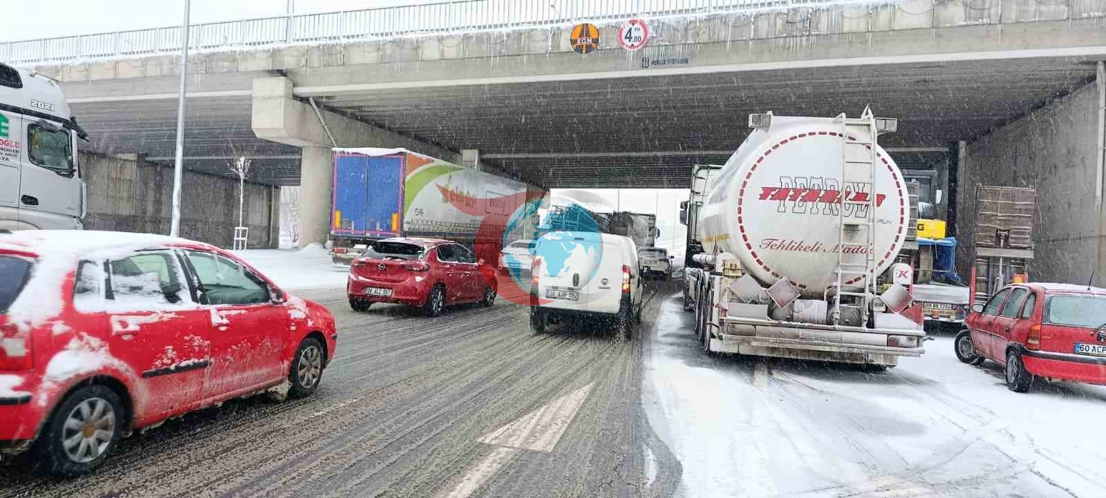Kayseri - Malatya yolu ulaşıma kapandı