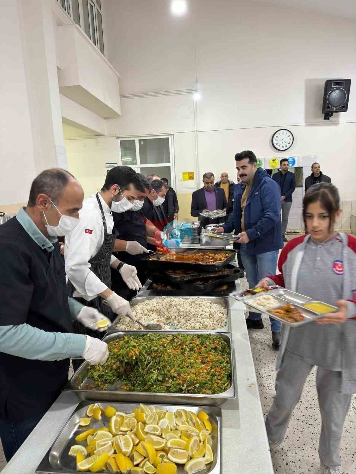 Kaymakam Eser, YBO öğrencileriyle iftarda buluştu