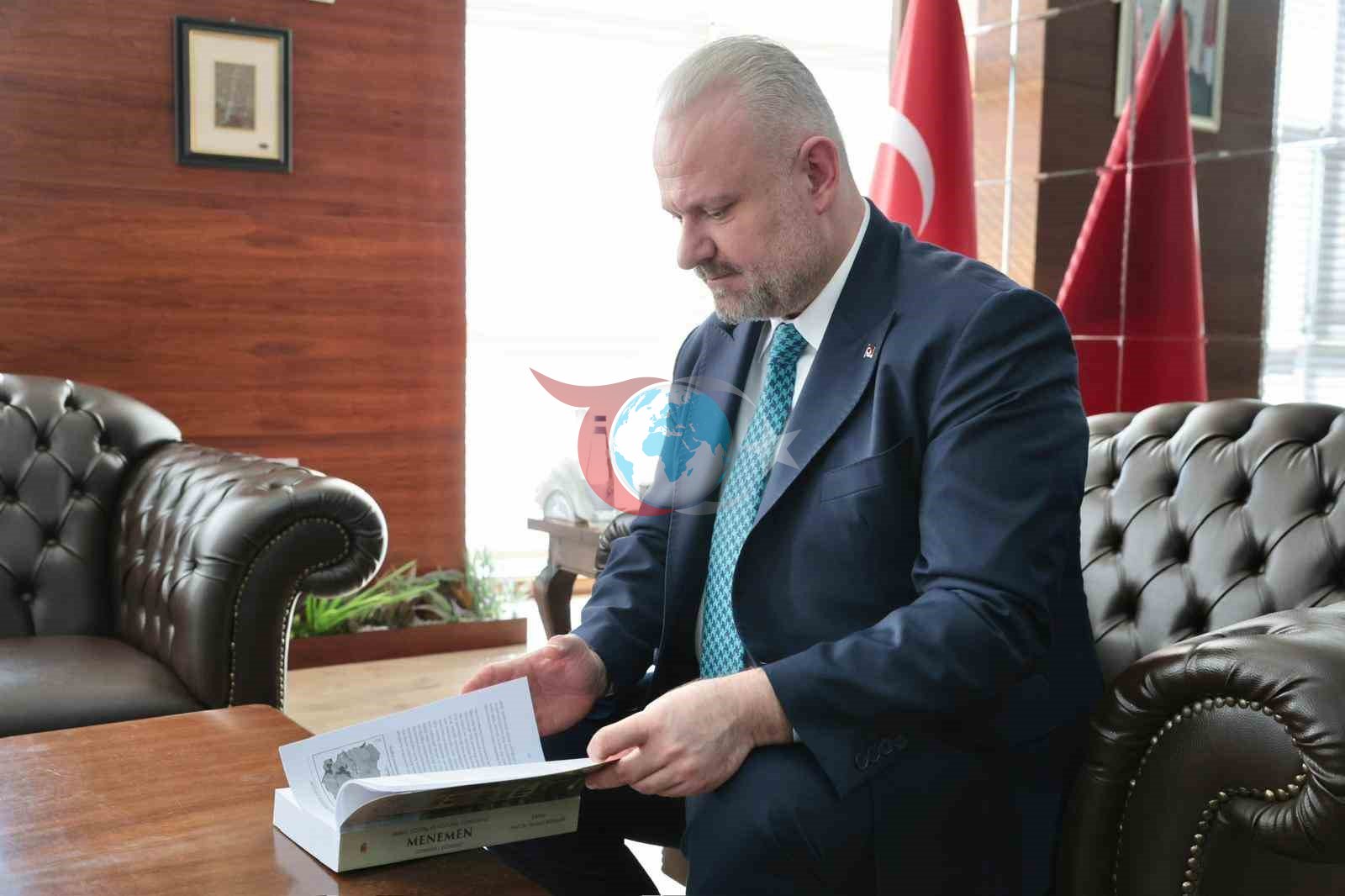 Menemen tarihi iki cilt kitap oldu