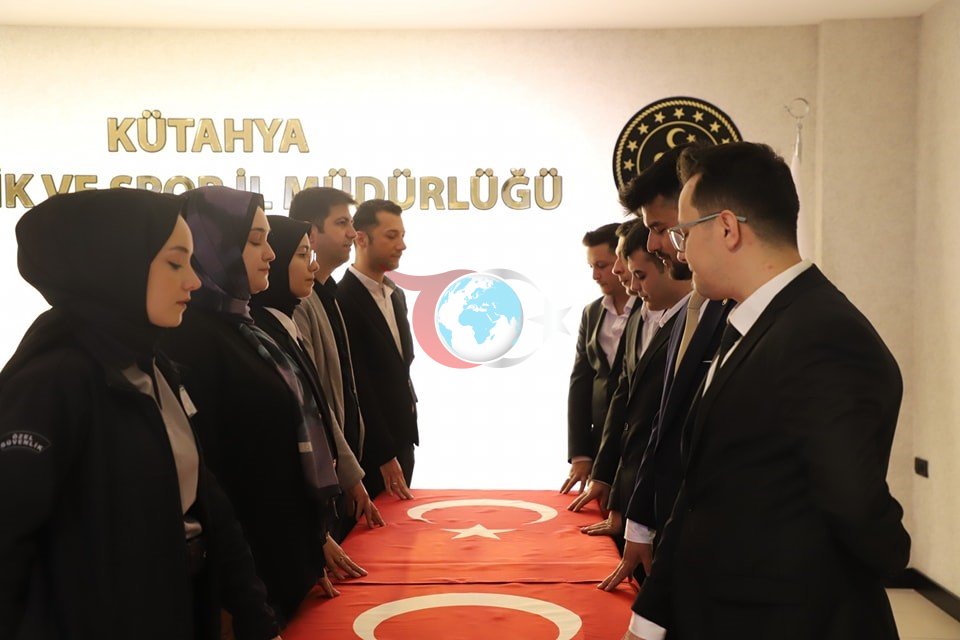 Kรผtahya Genรงlik ve Spor ฤฐl Mรผdรผrlรผฤรผโnde asli kadroya geรงiล ve yemin tรถreni