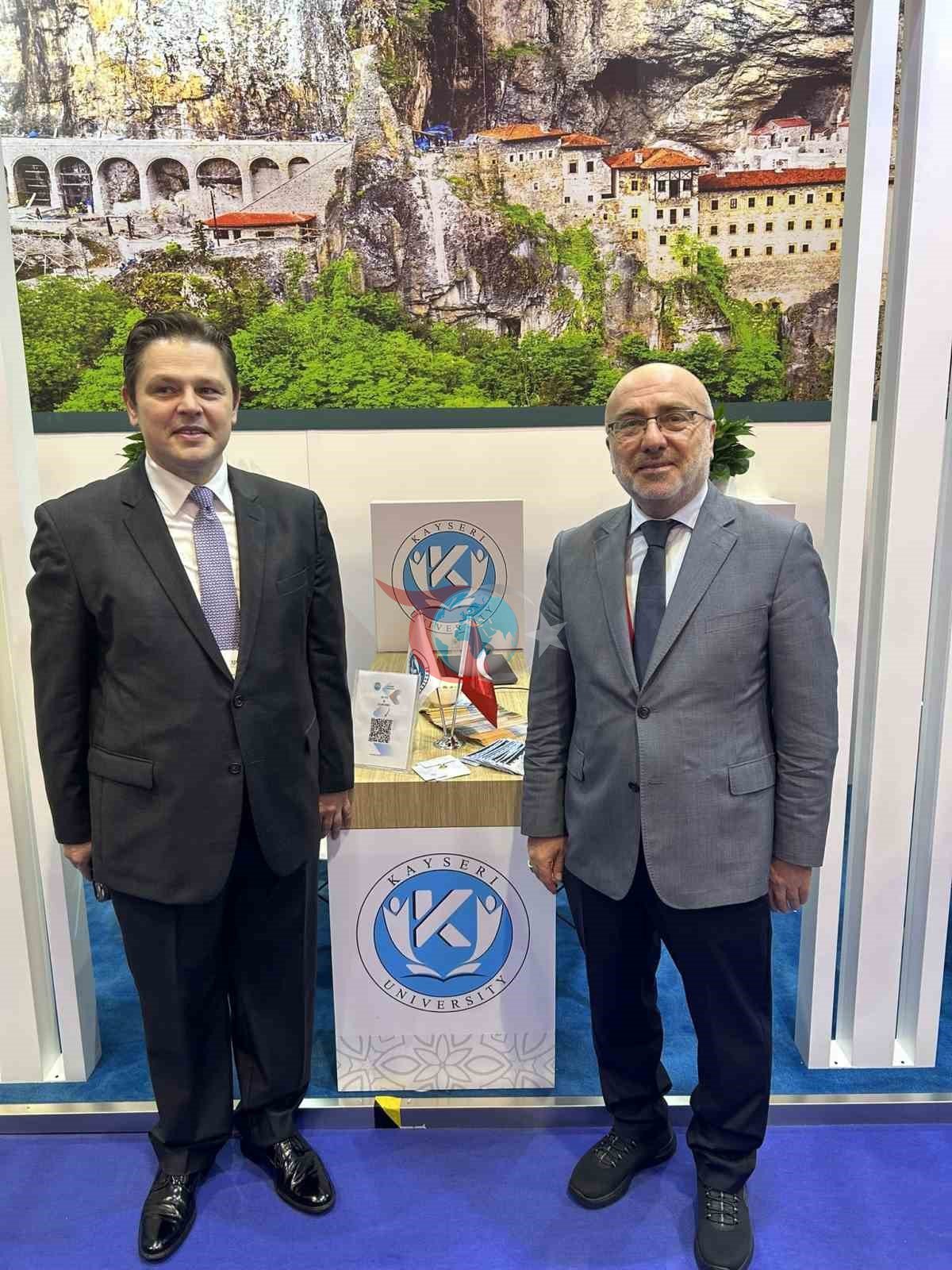 Rektör Karamustafa, Hong Kong’da APAIE Uluslararası Etkinliği’ne katıldı