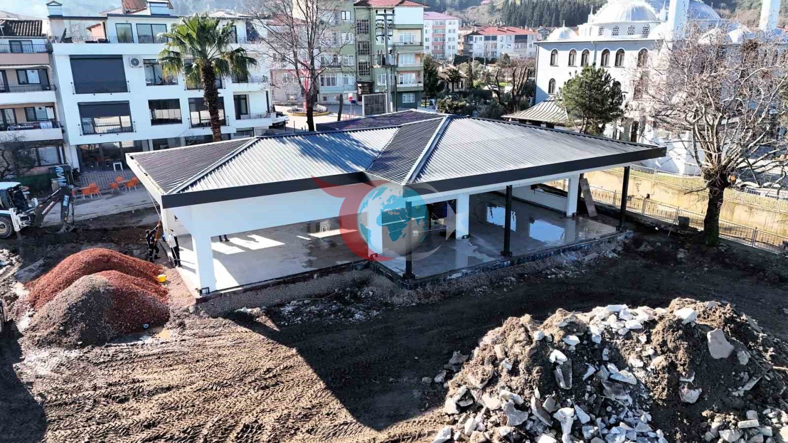 Ulaşlı Sahil şeridi fırtınaya karşı yenileniyor