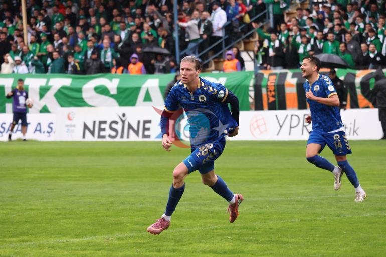 Menemen FKda Arda Çolak golleri sıraladı