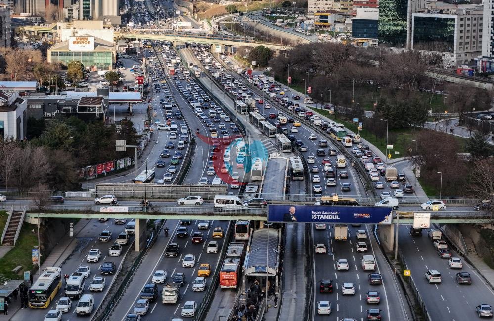 İstanbul trafiğinin Ramazan mesaisi: Erkenden başlayan trafik, iftar ile gelen sessizlik