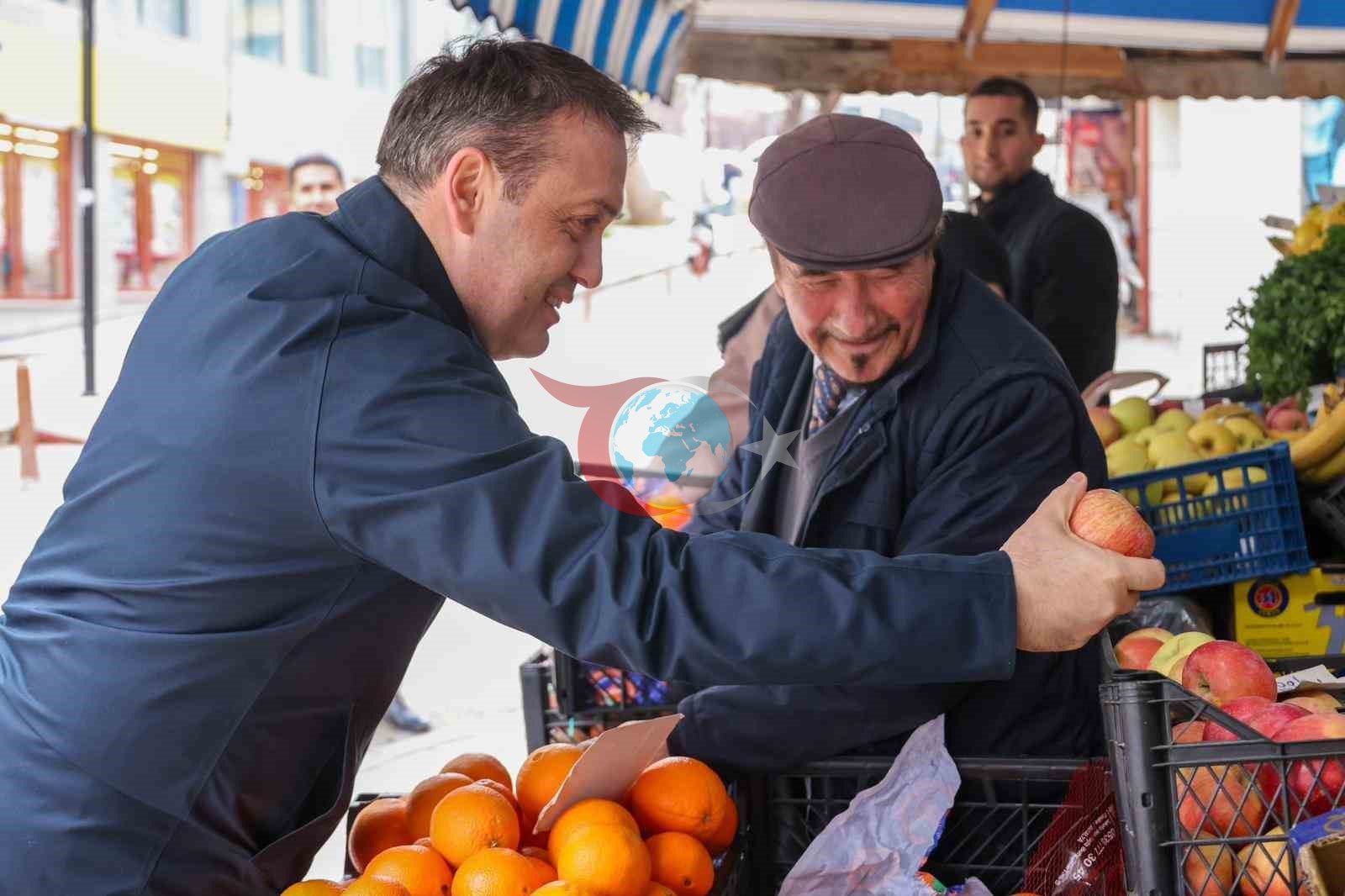 Bilecik Valisi Faik Oktay Sözer çarşı esnafı ile bir araya geldi
