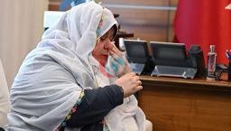 Kıyafetiyle hedef alınan Mihalgazi Belediye Başkanı Zeynep Güneş gözyaşlarını tutamadı