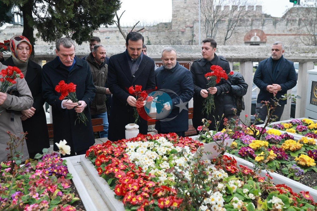 Eski Başbakan Necmettin Erbakan kabri başında anıldı