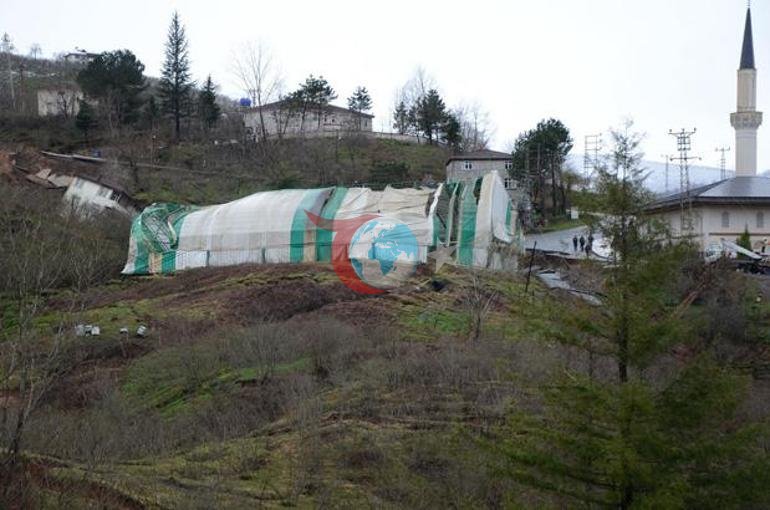 Orduda heyelan: Evler yıkıldı, yol çöktü Bölgeye giriş-çıkış kapandı