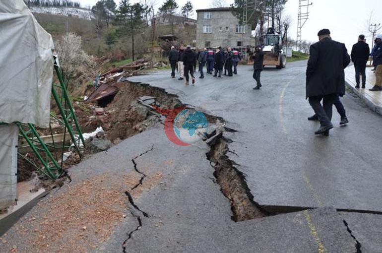 Orduda heyelan: Evler yıkıldı, yol çöktü Bölgeye giriş-çıkış kapandı