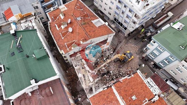 Korkulan oldu: Kepçe komşu eve girdi, genç kız çığlık atarak yardım istedi