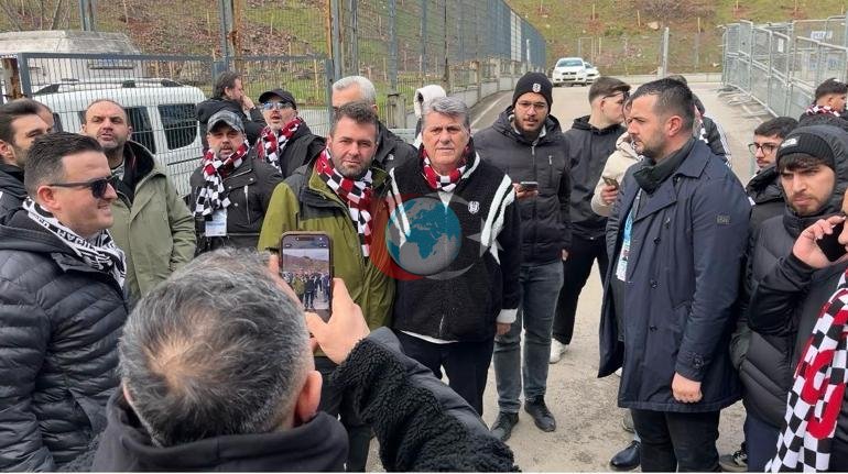 Serdal Adalı, Kocaeli deplasmanında taraftarlarla tribüne girdi