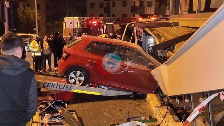 Üsküdarda otomobil börekçiye uçtu Görüntüler ortaya çıktı